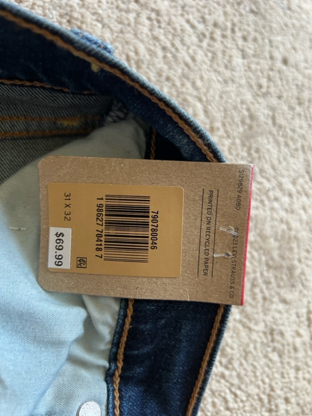 🔥🔥 Levi's ribcage straight women jeans 31x32 brand new - Picture 8 of 8